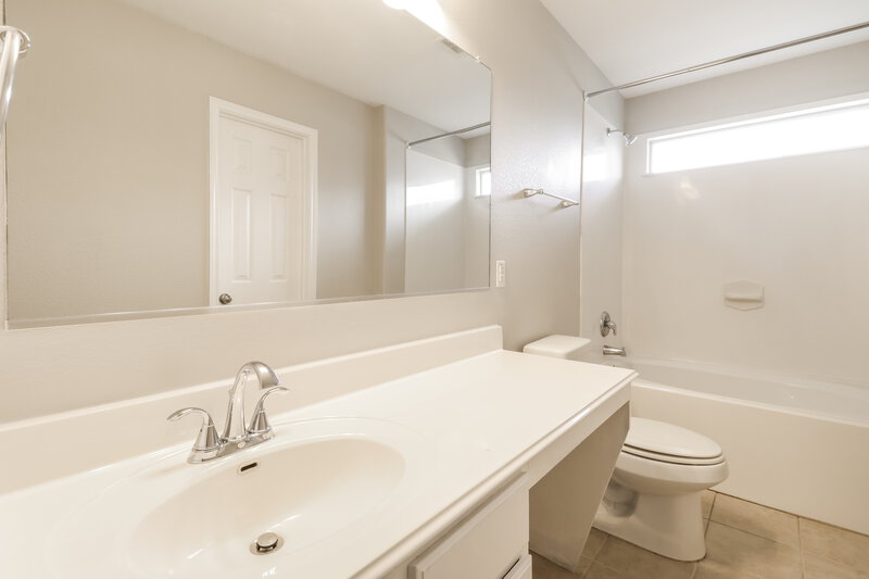2,285/Mo, 399 Housefinch Loop Leander, TX 78641 Main Bathroom View 2