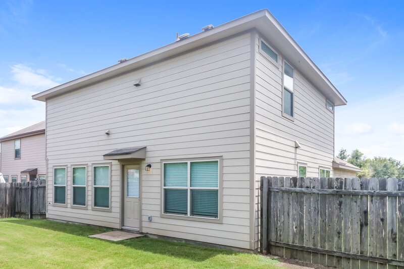 2,285/Mo, 399 Housefinch Loop Leander, TX 78641 Rear View