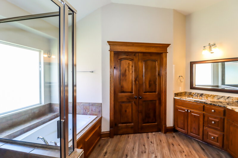 2,160/Mo, 30317 Ledgemont Georgetown, TX 78628 Main Bathroom View