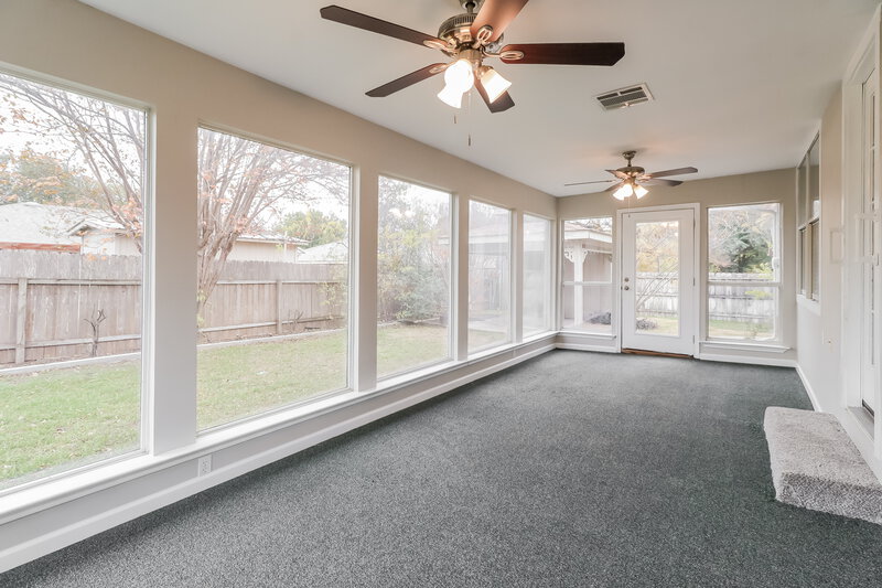 1,855/Mo, 200 Woodstone Dr Georgetown, TX 78628 Sun Room View
