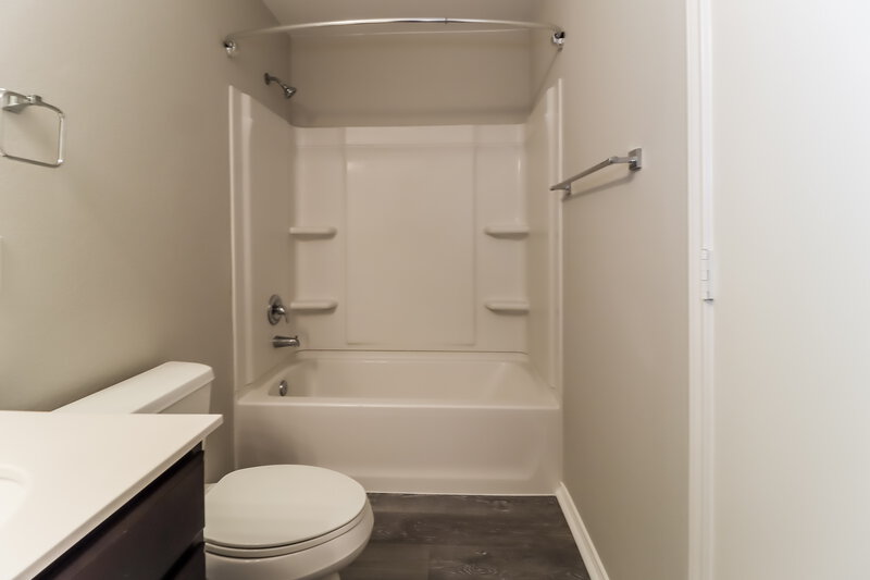 1,990/Mo, 181 Gina Dr Kyle, TX 78640 Bathroom View