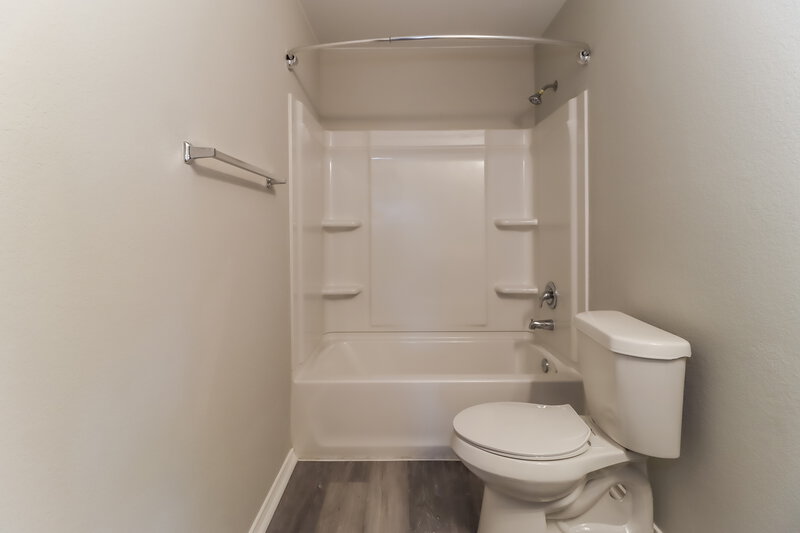 1,990/Mo, 181 Gina Dr Kyle, TX 78640 Bathroom View 2