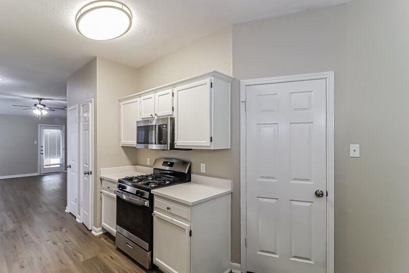 1,985/Mo, 17420 Rannoch Dr Pflugerville, TX 78660 Kitchen View 2