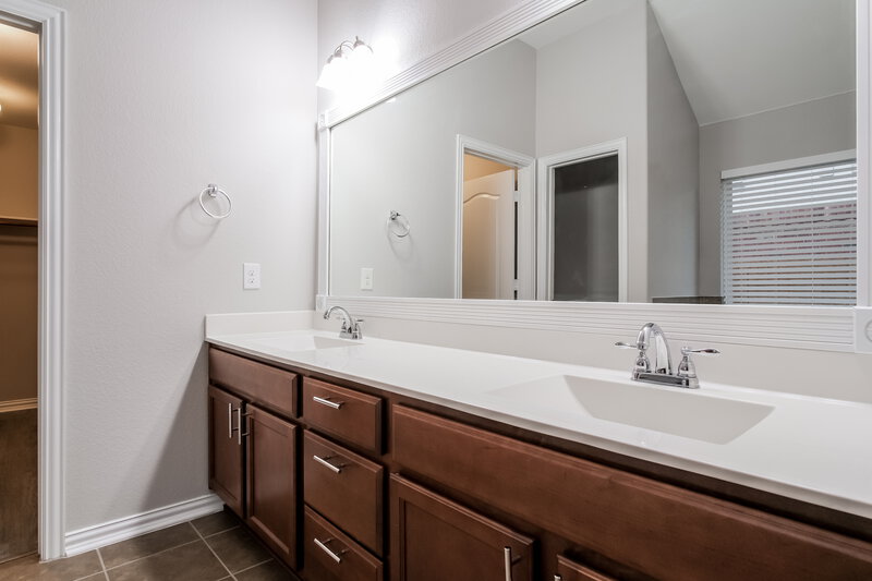 1,945/Mo, 307 Field Corn Ln San Marcos, TX 78666 Main Bathroom View