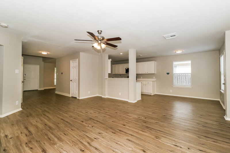2,215/Mo, 147 Hiver Cir Kyle, TX 78640 Living Room View