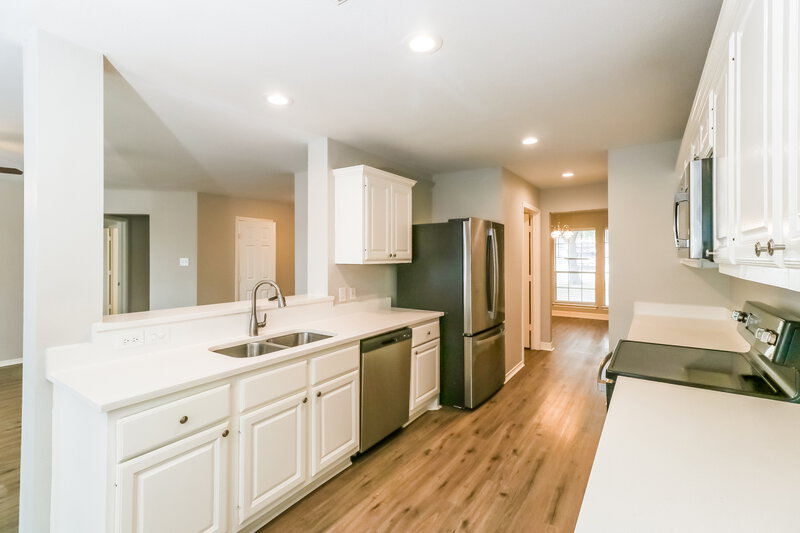 2,215/Mo, 147 Hiver Cir Kyle, TX 78640 Kitchen View 2
