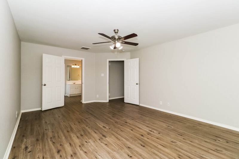 2,215/Mo, 147 Hiver Cir Kyle, TX 78640 Main Bedroom View
