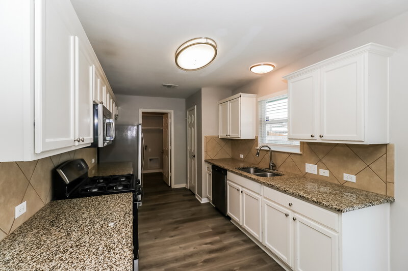 2,020/Mo, 388 Musgrav Kyle, TX 78640 Kitchen View