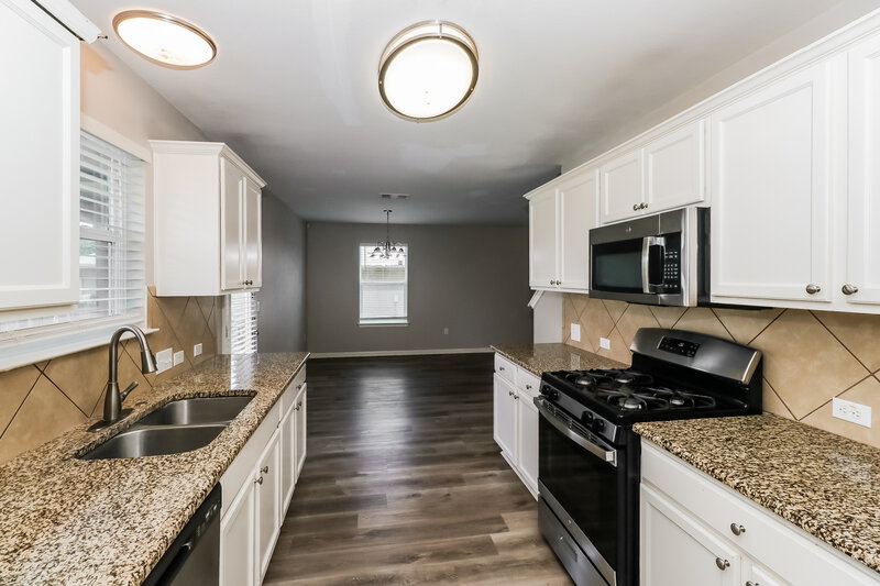 2,020/Mo, 388 Musgrav Kyle, TX 78640 Kitchen View 2