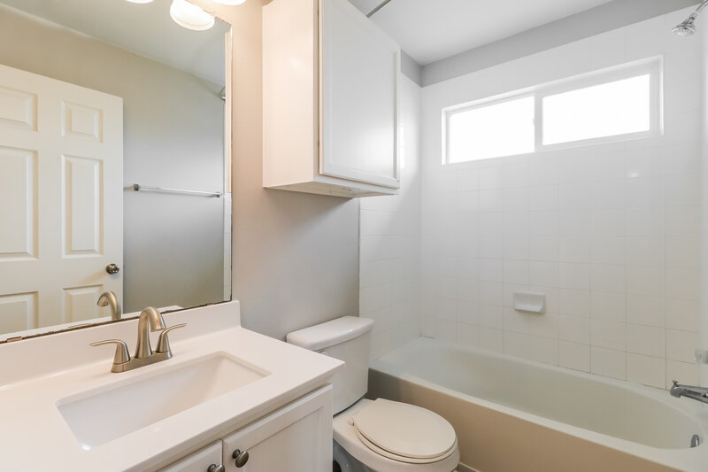 2,020/Mo, 388 Musgrav Kyle, TX 78640 Bathroom View