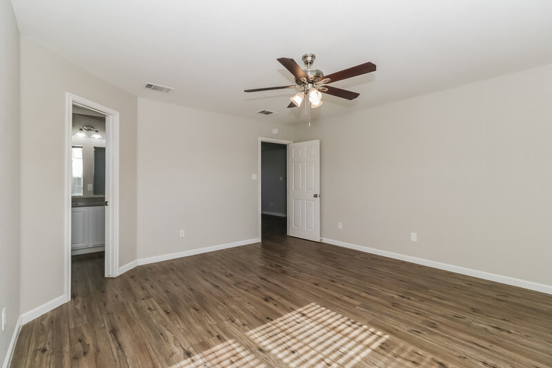 1,860/Mo, 208 Rinehardt St Hutto, TX 78634 Main Bedroom View