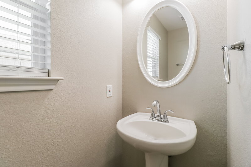 1,860/Mo, 208 Rinehardt St Hutto, TX 78634 Bathroom View 2