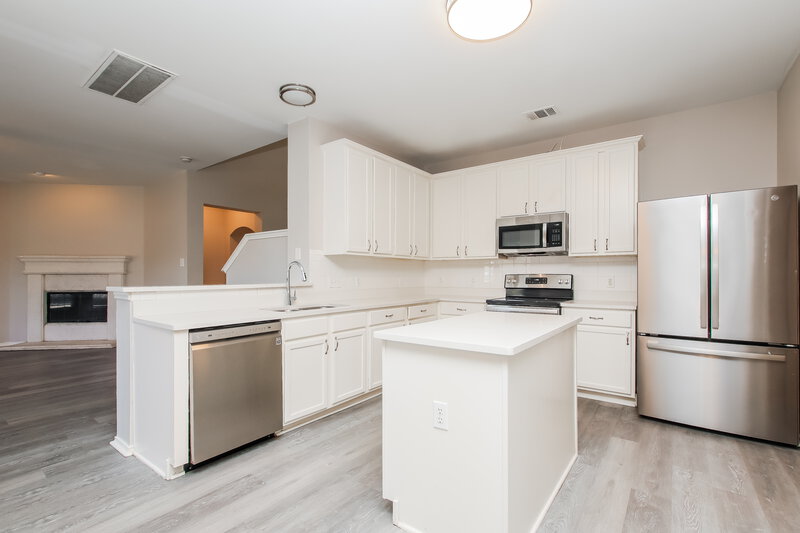 1,895/Mo, 121 Castle Dr Hutto, TX 78634 Kitchen View 2