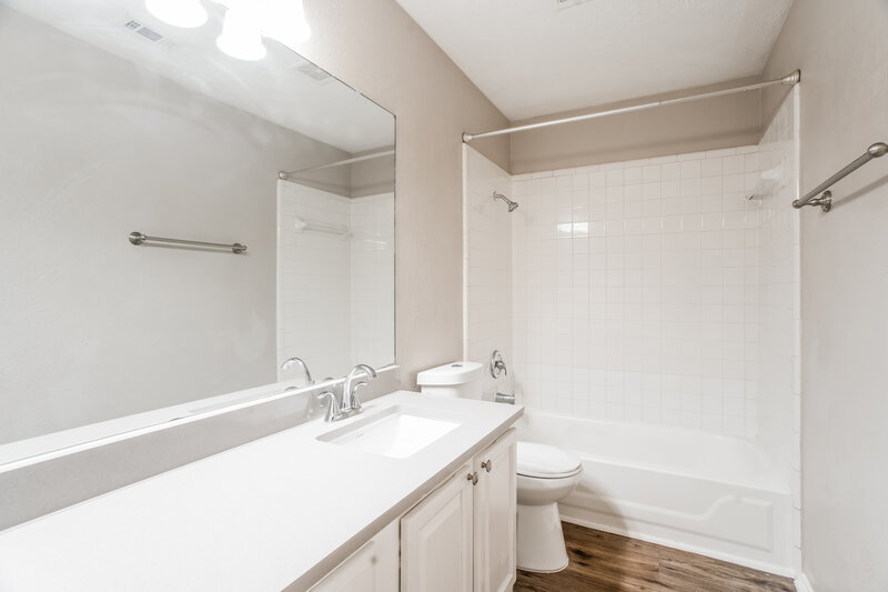2,280/Mo, 17116 Valley Glen Rd Pflugerville, TX 78660 Bathroom View