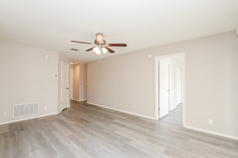 1,720/Mo, 304 Forsyth Ct Hutto, TX 78634 Living Room View 2
