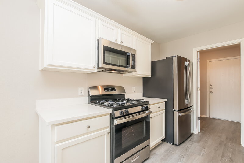 1,720/Mo, 304 Forsyth Ct Hutto, TX 78634 Kitchen View 2