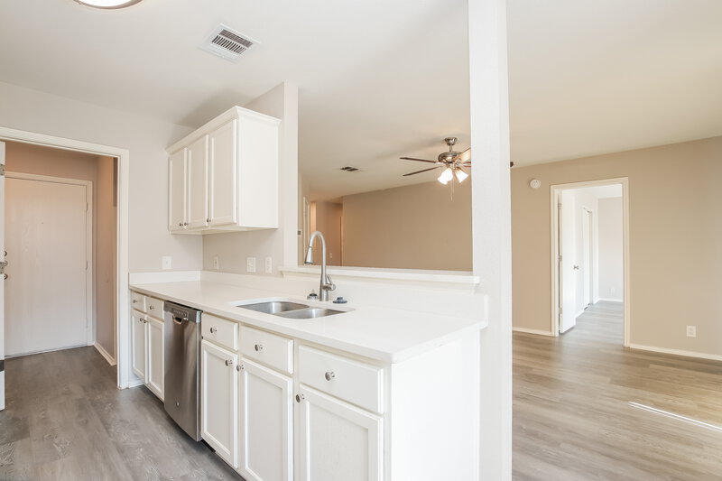1,720/Mo, 304 Forsyth Ct Hutto, TX 78634 Kitchen View 3