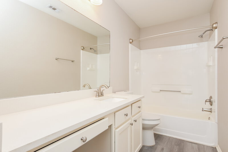1,720/Mo, 304 Forsyth Ct Hutto, TX 78634 Main Bathroom View