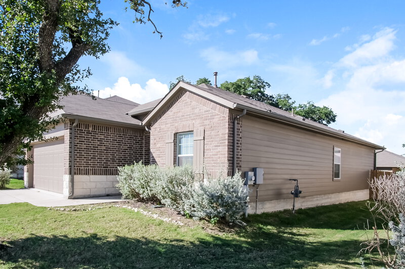 2,260/Mo, 203 Turtle Creek Dr Kyle, TX 78640 Front View
