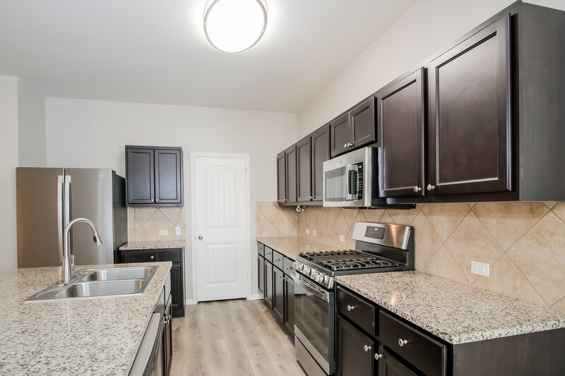 2,260/Mo, 203 Turtle Creek Dr Kyle, TX 78640 Kitchen View 2