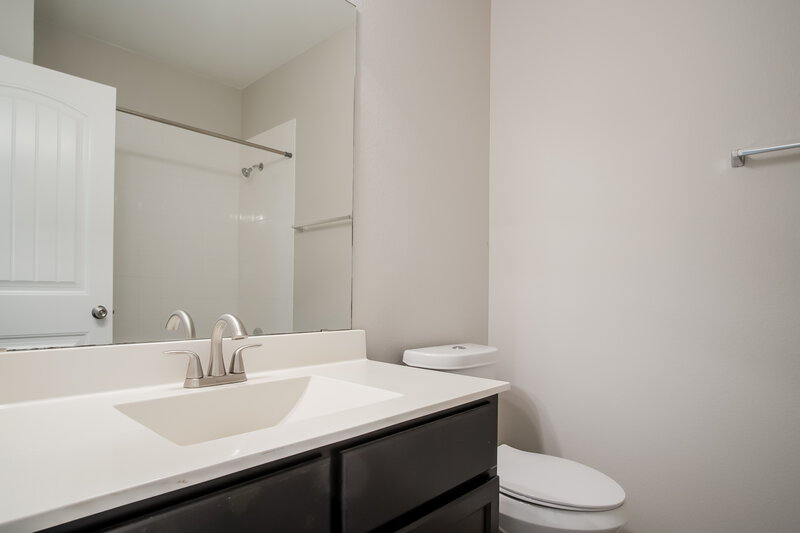 2,260/Mo, 203 Turtle Creek Dr Kyle, TX 78640 Bathroom View