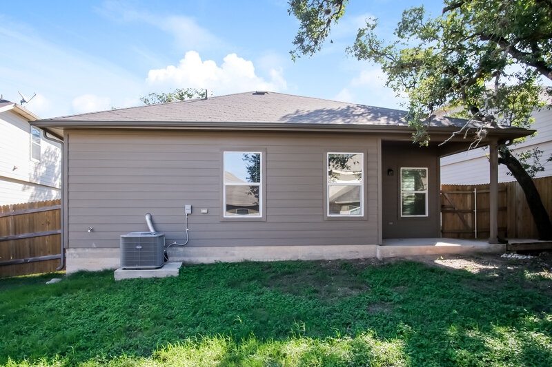 2,260/Mo, 203 Turtle Creek Dr Kyle, TX 78640 Rear View