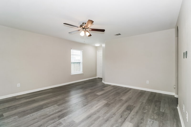 1,595/Mo, 428 Ruby Ln Jarrell, TX 76537 Living Room View 2