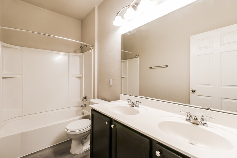 1,695/Mo, 5808 Glowing Star Trl Austin, TX 78724 Bathroom View