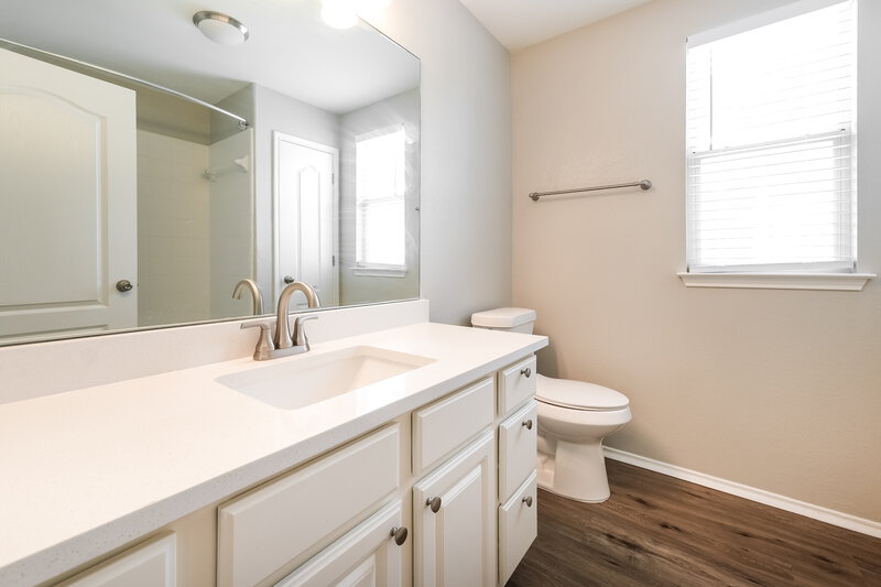 1,825/Mo, 507 McGarity Kyle, TX 78640 Main Bathroom View
