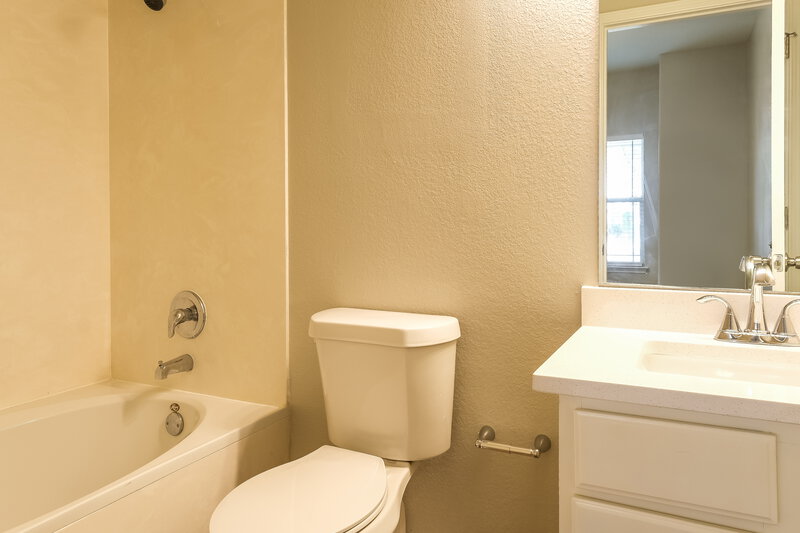 1,825/Mo, 507 McGarity Kyle, TX 78640 Bathroom View