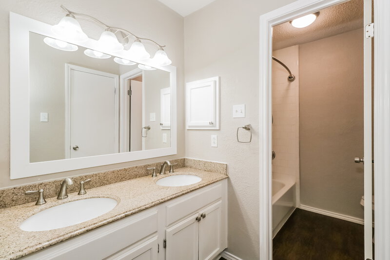 1,630/Mo, 606 Clearwater Trl Round Rock, TX 78664 Main Bathroom View