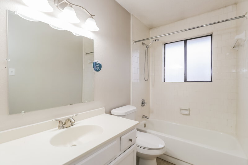 1,630/Mo, 606 Clearwater Trl Round Rock, TX 78664 Bathroom View