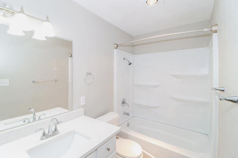 2,100/Mo, 1804 Primrose Trl Round Rock, TX 78664 Main Bathroom View
