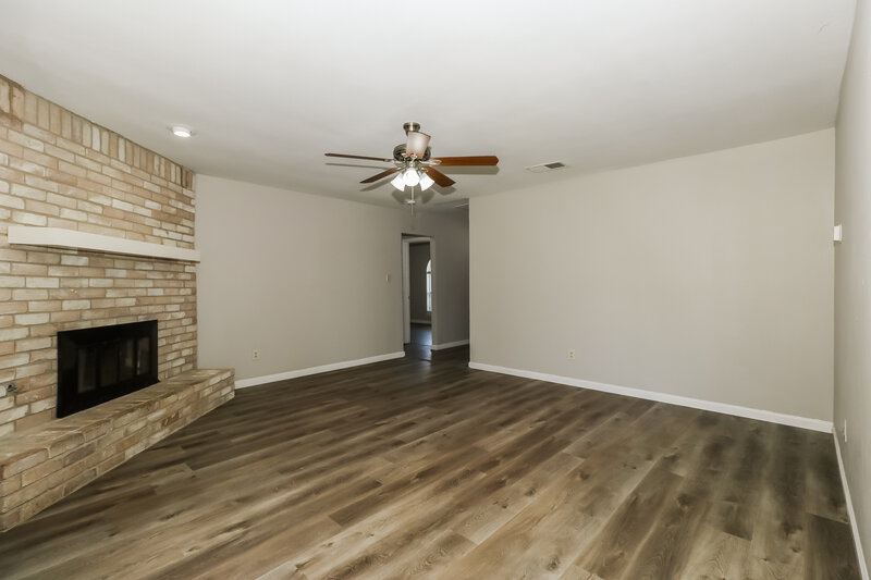1,635/Mo, 114 Cloverleaf St San Marcos, TX 78666 Living Room View 2