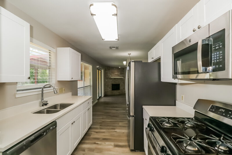 1,635/Mo, 114 Cloverleaf St San Marcos, TX 78666 Kitchen View