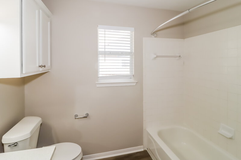 2,345/Mo, 1600 Windy Park Dr Round Rock, TX 78664 Bathroom View