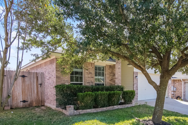1,960/Mo, 119 Wilderness Trl Elgin, TX 78621 Front View