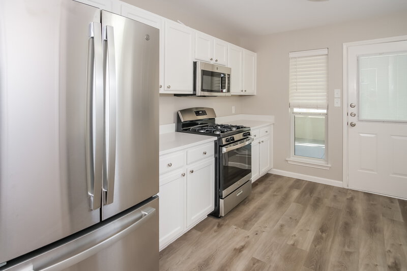 1,960/Mo, 119 Wilderness Trl Elgin, TX 78621 Kitchen View