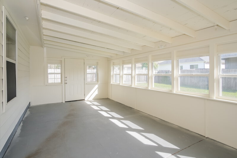 1,960/Mo, 119 Wilderness Trl Elgin, TX 78621 Sun Room View