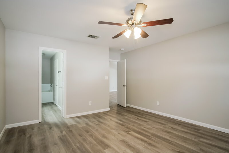 1,960/Mo, 119 Wilderness Trl Elgin, TX 78621 Main Bedroom View