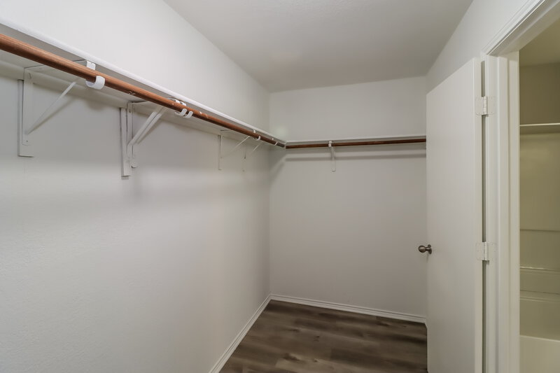 2,190/Mo, 121 Camellia Dr Hutto, TX 78634 Walk In Closet View