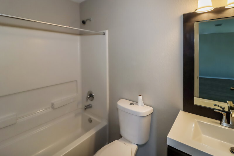 2,190/Mo, 121 Camellia Dr Hutto, TX 78634 Bathroom View