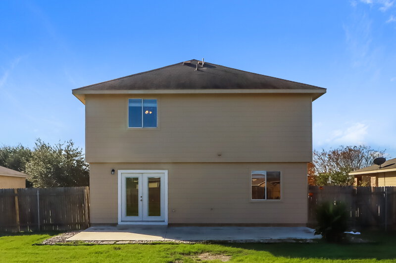 2,190/Mo, 121 Camellia Dr Hutto, TX 78634 Rear View