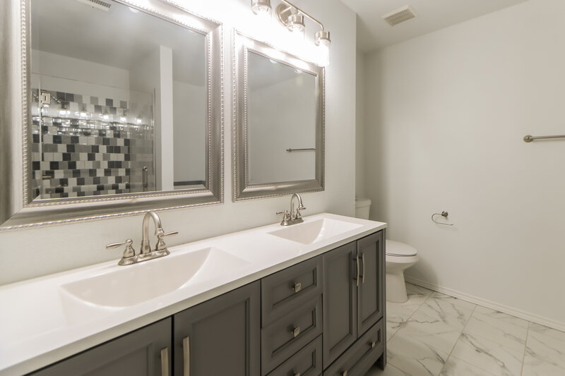 2,235/Mo, 713 Eaglecreek Dr Leander, TX 78641 Main Bathroom View