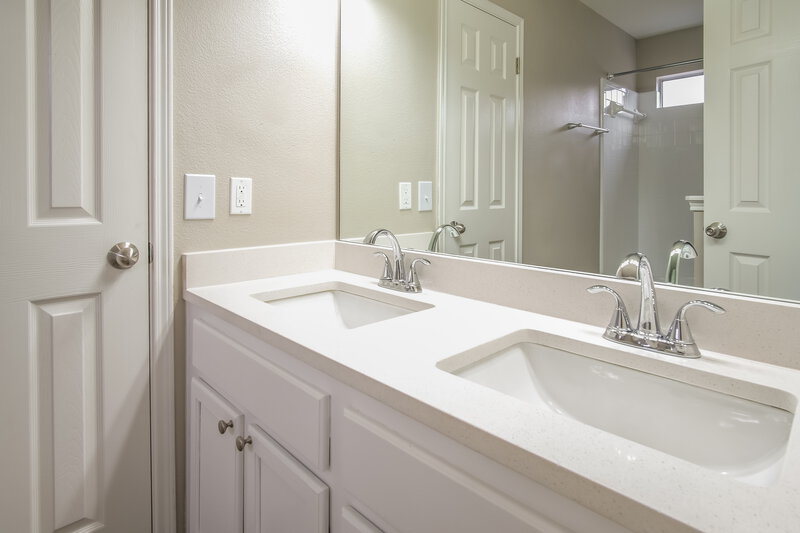 1,985/Mo, 1001 Brandi Cir Kyle, TX 78640 Main Bathroom View