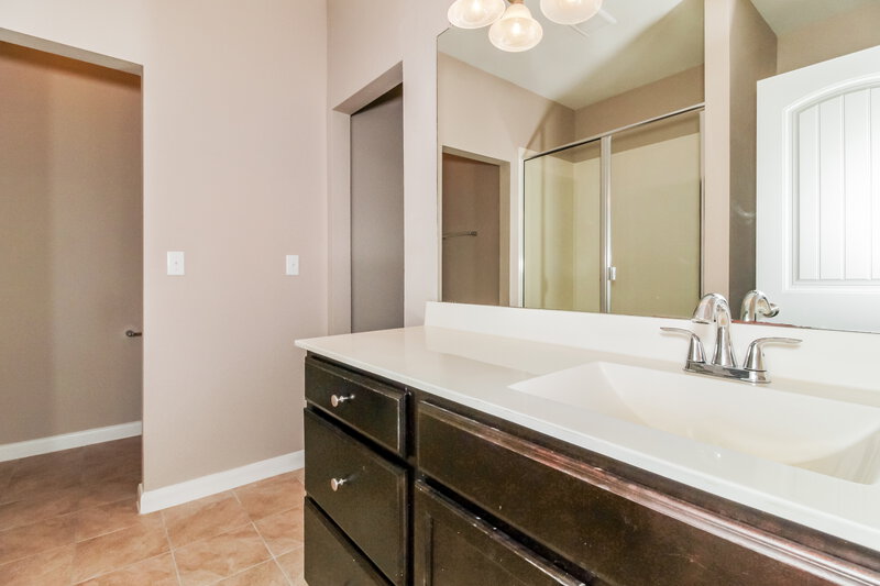 3,250/Mo, 267 Screech Owl Dr Kyle, TX 78640 Main Bathroom View