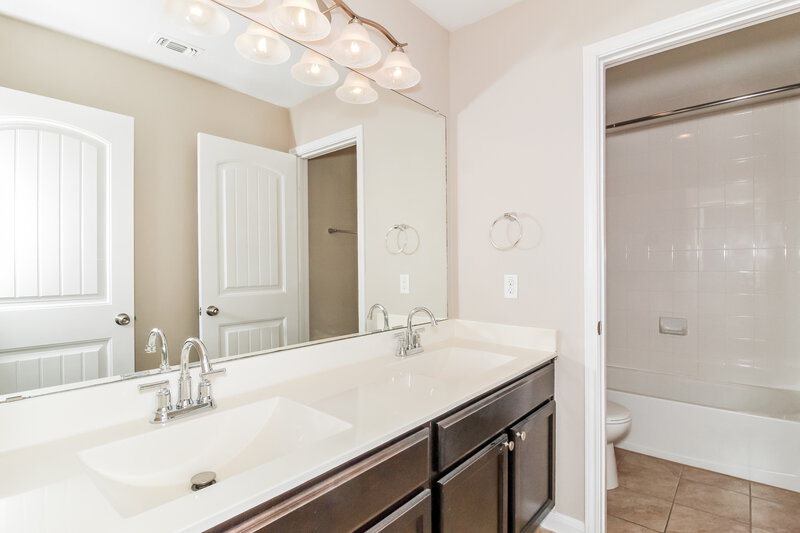 3,250/Mo, 267 Screech Owl Dr Kyle, TX 78640 Bathroom View