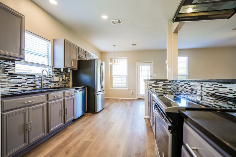 1,900/Mo, 233 Waterloo Dr Kyle, TX 78640 Kitchen View