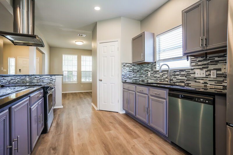 1,900/Mo, 233 Waterloo Dr Kyle, TX 78640 Kitchen View 2