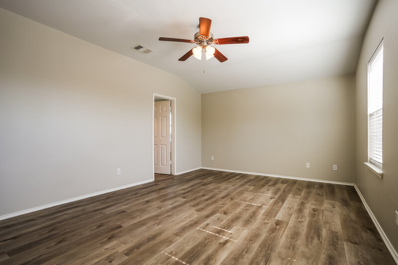 1,900/Mo, 233 Waterloo Dr Kyle, TX 78640 Main Bedroom View